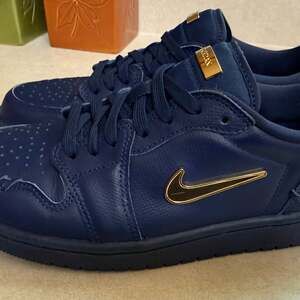 Air Jordan 1 Low Method of Make Midnight Navy Metallic Gold (Women's)